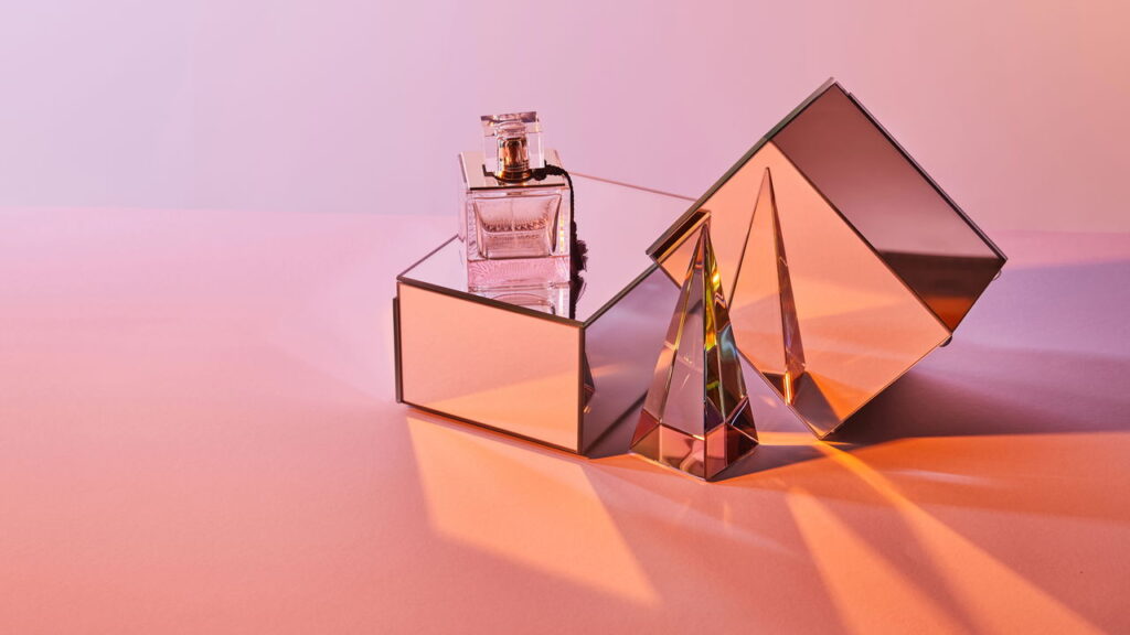 Os perigos desconhecidos que ninguém fala sobre aplicar perfume no pescoço