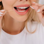 O que dentistas revelaram sobre a limpeza entre os dentes vai te surpreender