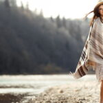 Este poncho de crochê feito em casa pode virar seu queridinho no guarda-roupa