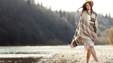 Este poncho de crochê feito em casa pode virar seu queridinho no guarda-roupa