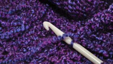 Do básico ao elegante, aprenda a fazer o moletom de crochê que transforma qualquer look