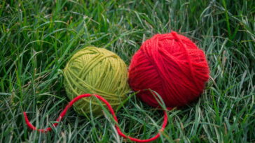 Aprenda a fazer brincos de folhas em crochê com este guia fácil e completo