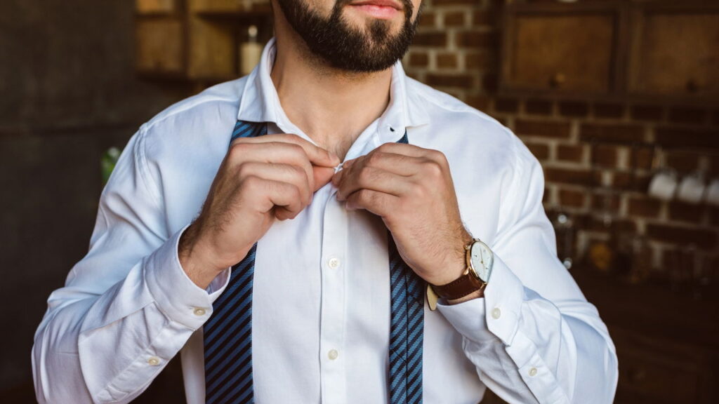 Um detalhe na forma de usar a camisa está revelando segredos da sua personalidade