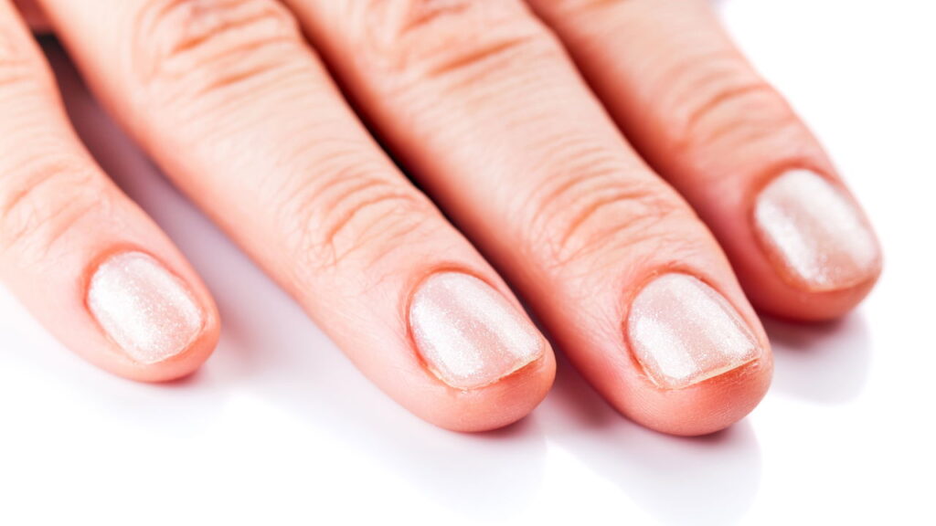 Por que muitas pessoas preferem unhas curtas? A praticidade e a psicologia por trás da escolha