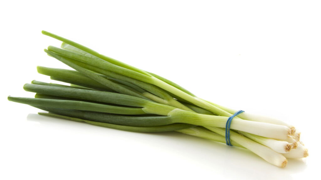 Esse truque para cultivar cebolinha em casa vai surpreender