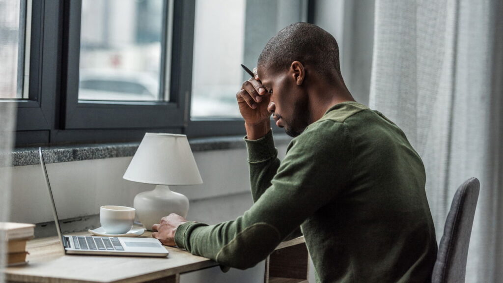 O que a ansiedade no trabalho pode estar realmente escondendo sobre sua saúde?