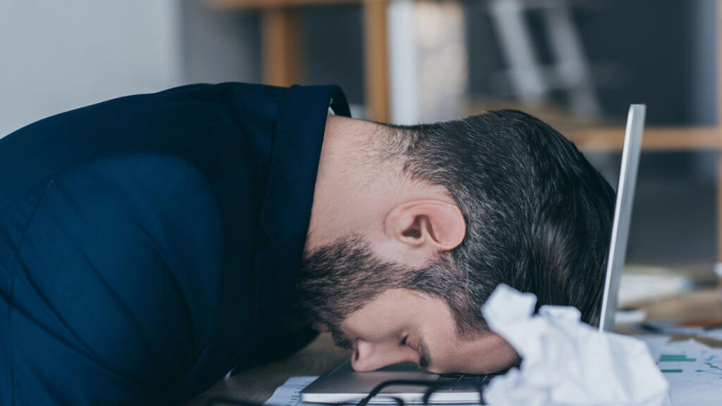 O que a ansiedade no trabalho pode estar realmente escondendo sobre sua saúde?