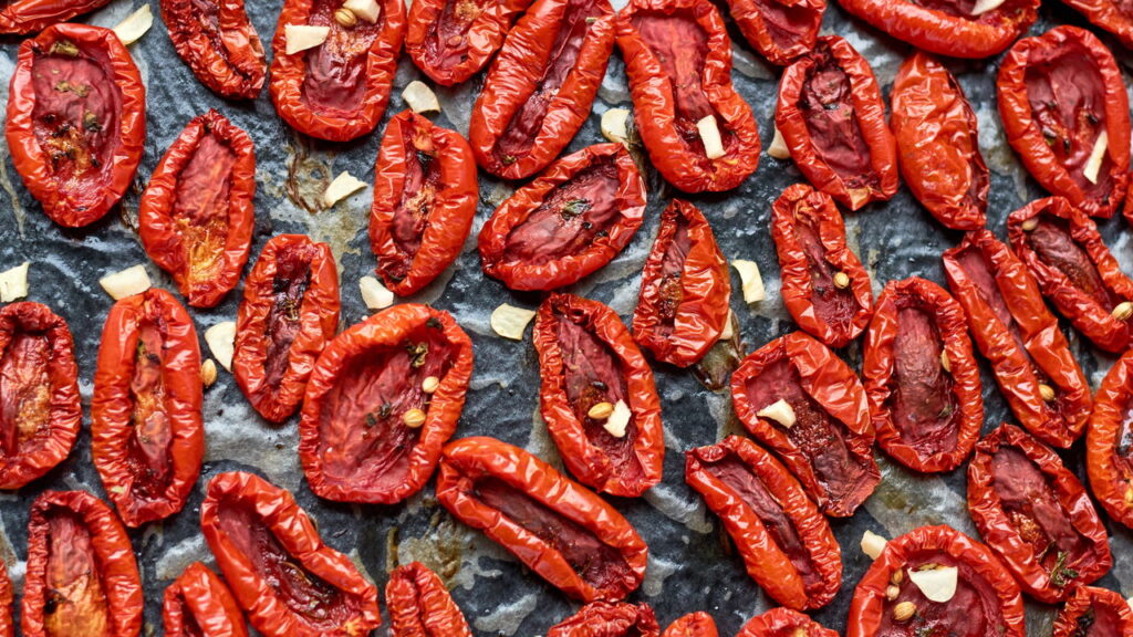 Como secar e reaproveitar cascas de tomate na culinária brasileira