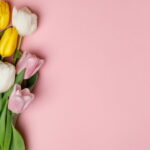 O crochê floral que virou sensação em kits afetivos e lembrancinhas