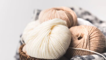 O novo queridinho entre as crocheteiras, aprenda como fazer o tapete oval degradê em crochê