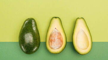 7 passos fáceis para fazer descanso de copos de abacate em crochê