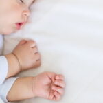 O móbile de crochê que virou tendência em quartos de bebê