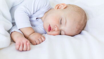 Crochê infantil com zigue-zague colorido que está conquistando corações