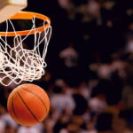 Aprenda a fazer um chaveiro de basquete em crochê divertido