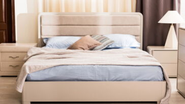 Essa peseira de crochê transformou o quarto em um refúgio acolhedor