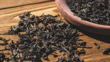 Por que o chá preto é um aliado da saúde no dia a dia dos brasileiros