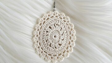 Esse brinco oval feito à mão conquistou quem ama artesanato