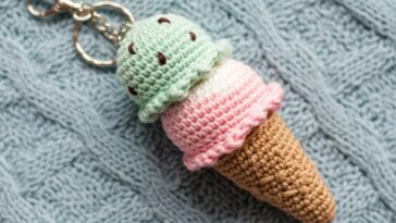 Chaveiro de sorvete em crochê para um acessório divertido e refrescante