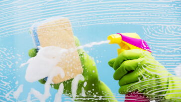 A forma mais eficaz de remover gordura do chão do box