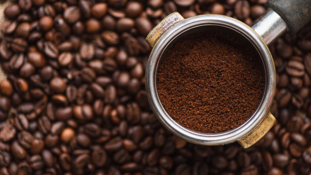 Esse truque com especiarias no café está viralizando entre brasileiros