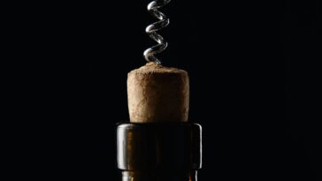 Essa dica com rolha de vinho está salvando o bolso dos brasileiros