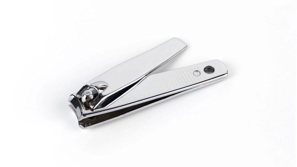 Você sabe qual a função do furo no cortador de unhas?