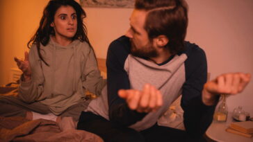 Esse hábito no carro pode ser o maior indício de infidelidade