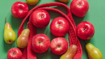 Essa bolsa sacola em crochê está fazendo sucesso entre as amantes do feito à mão