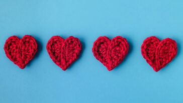 O sousplat em crochê que deixou mesas românticas ainda mais especiais