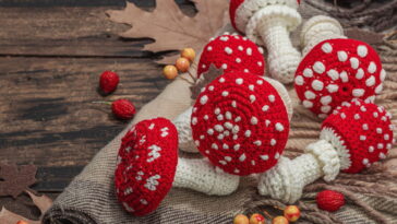 O detalhe dessa capa de crochê está encantando quem ama decoração lúdica