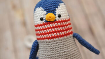 A peça de crochê mais carinhosa do mundo infantil tem formato de pinguim