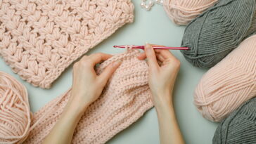 Organize e transforme seu banheiro com esse kit artesanal de crochê