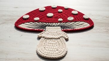 Descanso de copos de cogumelo em crochê para uma mesa divertida