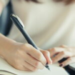 Como uma pessoa mentirosa escreve a letra “L”, segundo a grafologia