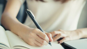 Como uma pessoa mentirosa escreve a letra “L”, segundo a grafologia