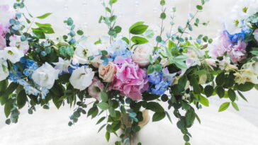 Essa guirlanda artesanal está dominando as decorações de festas e varandas