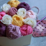 Esse porta guardanapo floral em crochê vai encantar seus convidados