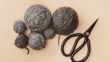 O segredo para uma capa de abajur em crochê perfeita com franjas