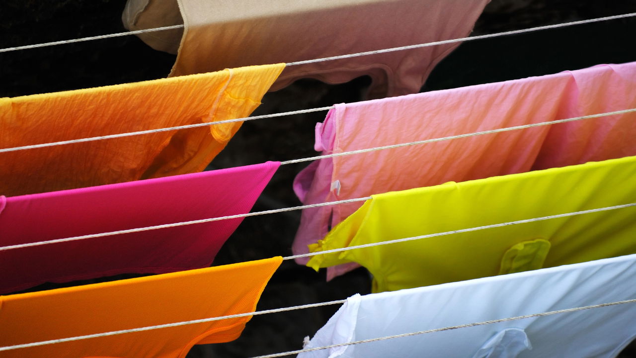 O jeito mais eficiente de usar o varal e secar mais roupas - Croche online
