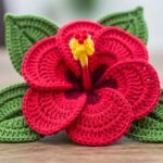 Flor de hibisco decorativa em crochê para decorar com charme