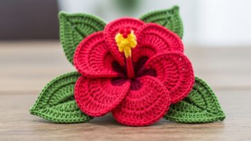 Flor de hibisco decorativa em crochê para decorar com charme