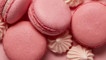 O chaveiro artesanal que virou febre entre lembrancinhas sofisticadas