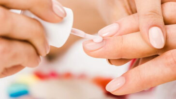 O novo xodó das brasileiras promete unhas perfeitas sem sair de casa