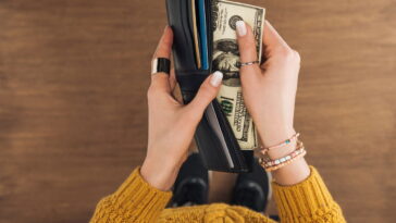 Esse hábito com o dinheiro pode revelar mais do que você imagina segundo especialistas
