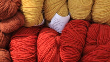 Por que o porta-copos de crochê virou o xodó da decoração artesanal