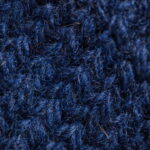 Essa jardineira azul marinho em crochê deixou as crianças ainda mais fofas