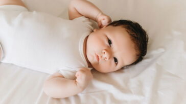 A peça de crochê que não pode faltar no enxoval artesanal