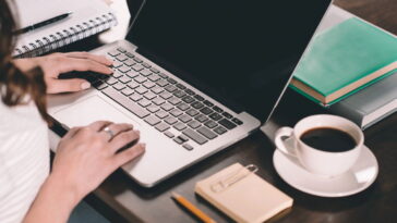 A capa de crochê que uniu proteção e estilo está chamando atenção