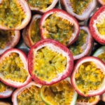 O jeito mais fácil de plantar maracujá em apartamento sem erro