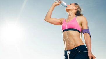 A bebida simples que pode transformar seu intestino durante a noite